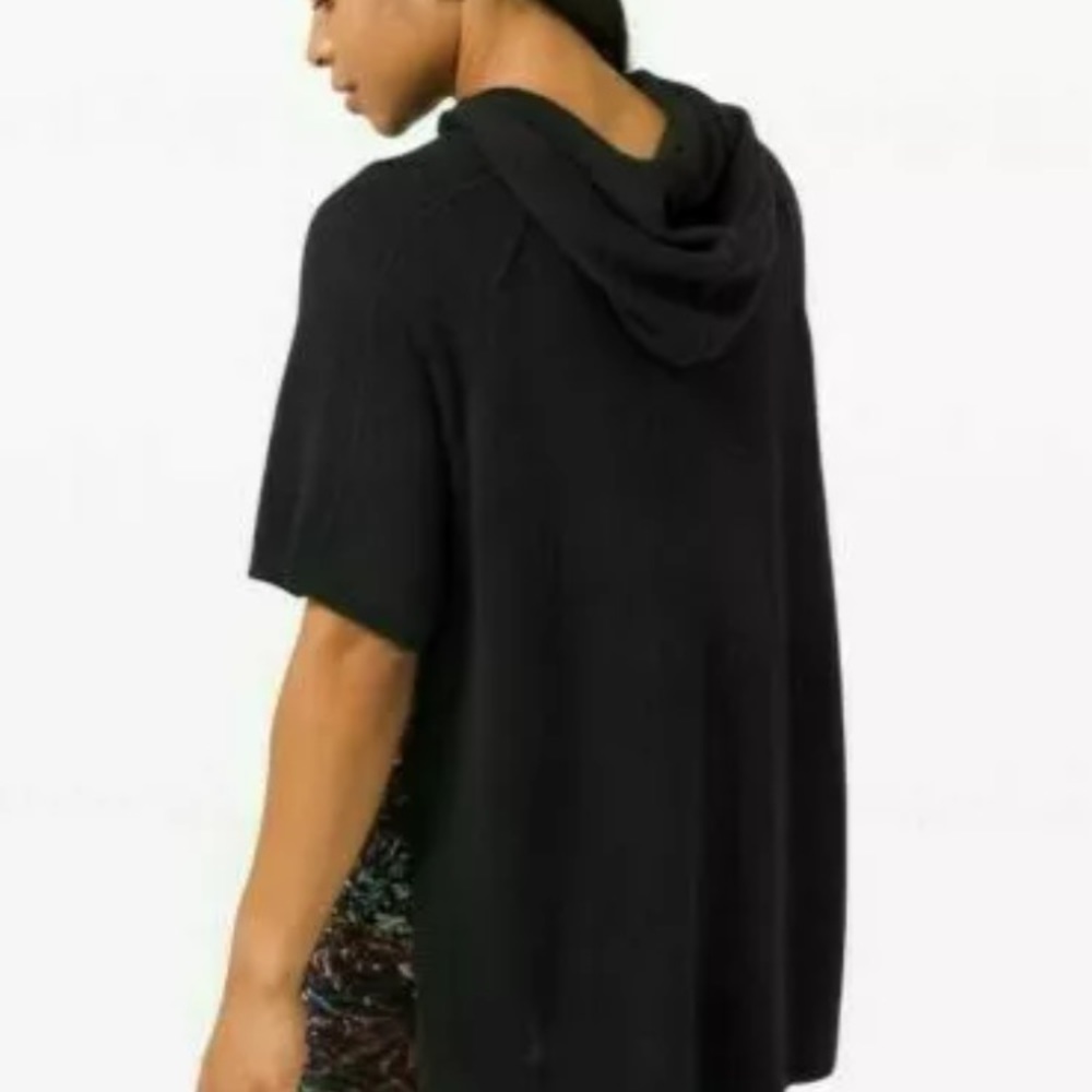 Lululemon Opened Up Poncho M/L